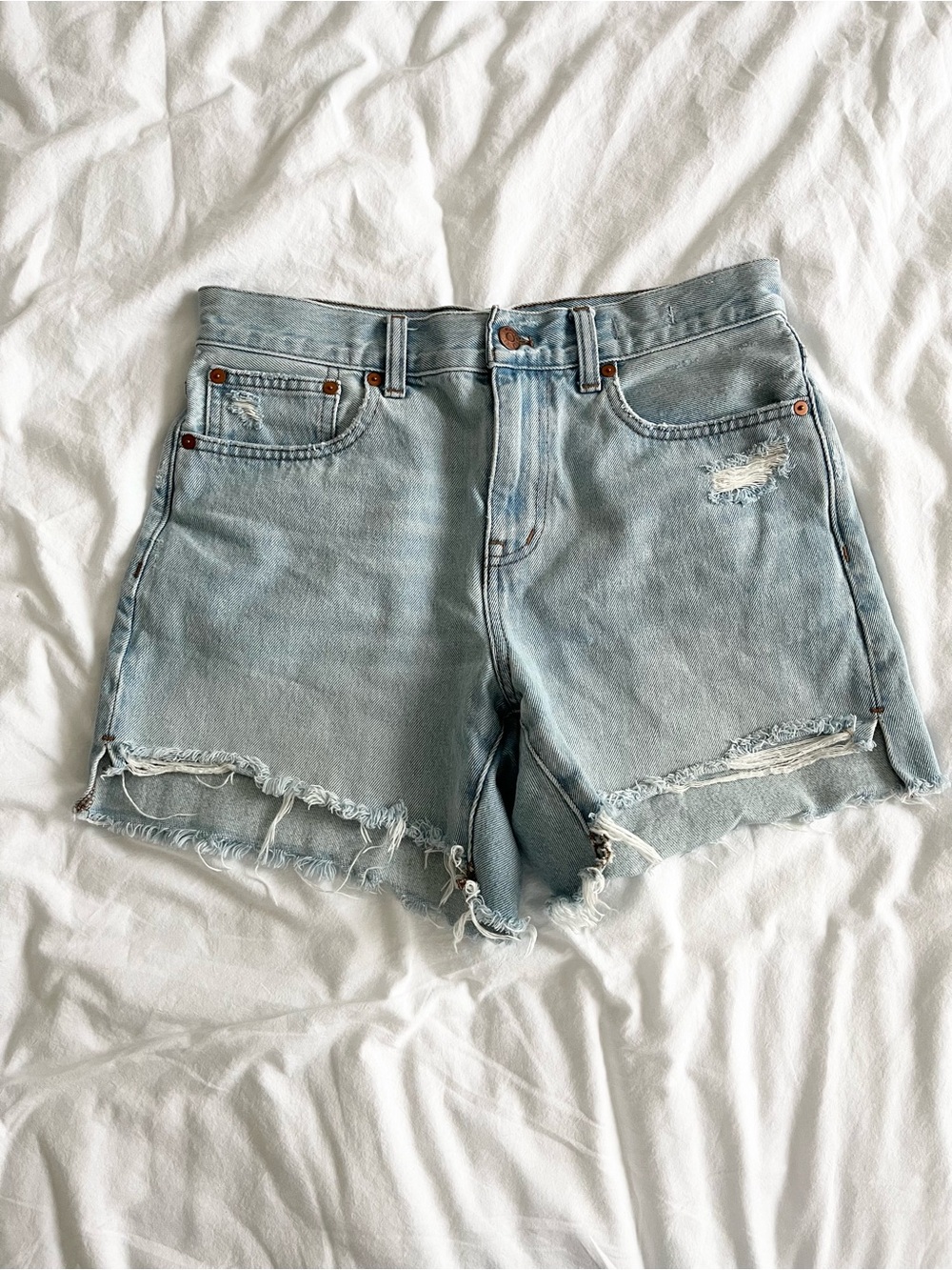 Madewell Light Wash Distressed Denim Shorts - Relaxed Mid Length size 26